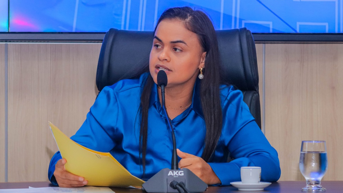 Dra. Taíssa continua com a conta do Facebook hackeada - News Rondônia