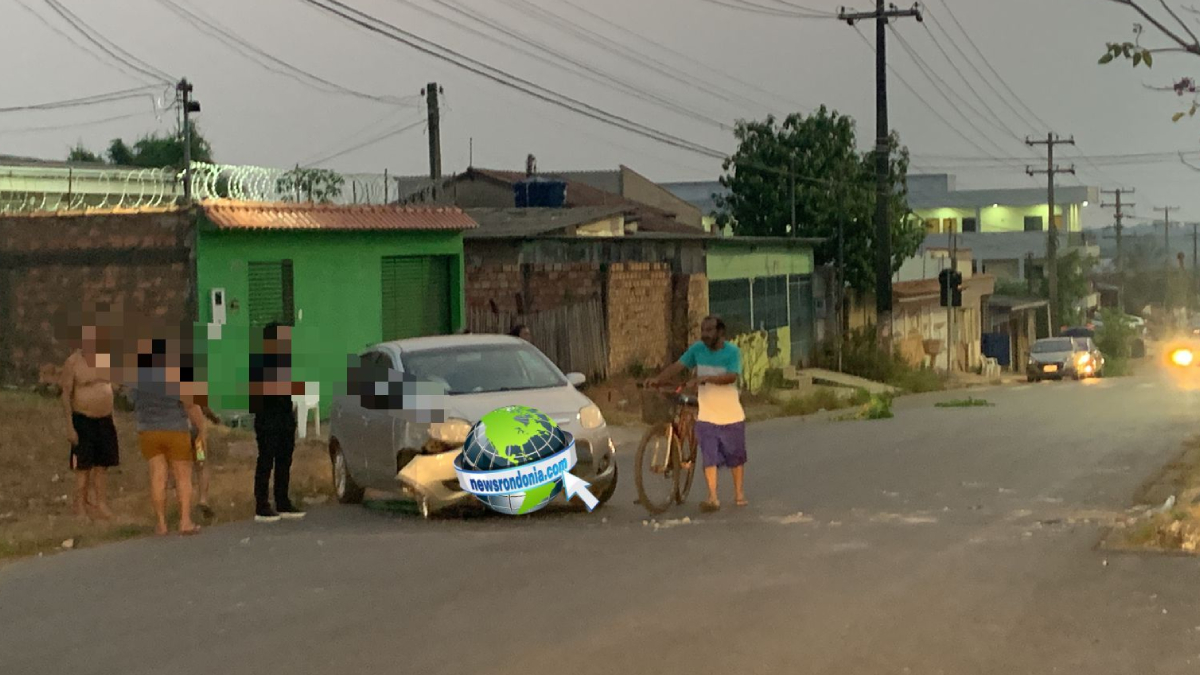 Carro sobe canteiro e derruba poste de iluminação na Rio de Janeiro - News Rondônia