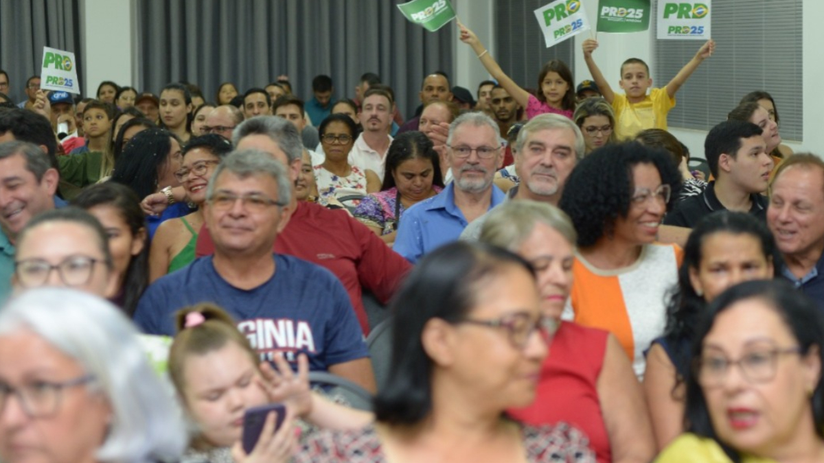 Grande aliança de partidos e quase 60 pré-candidatos a vereador lançam Raquel Donadon em evento cheio - News Rondônia