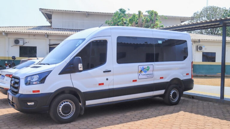 Ieda Chaves entrega van para transporte de pacientes em Castanheiras e anuncia recurso - News Rondônia