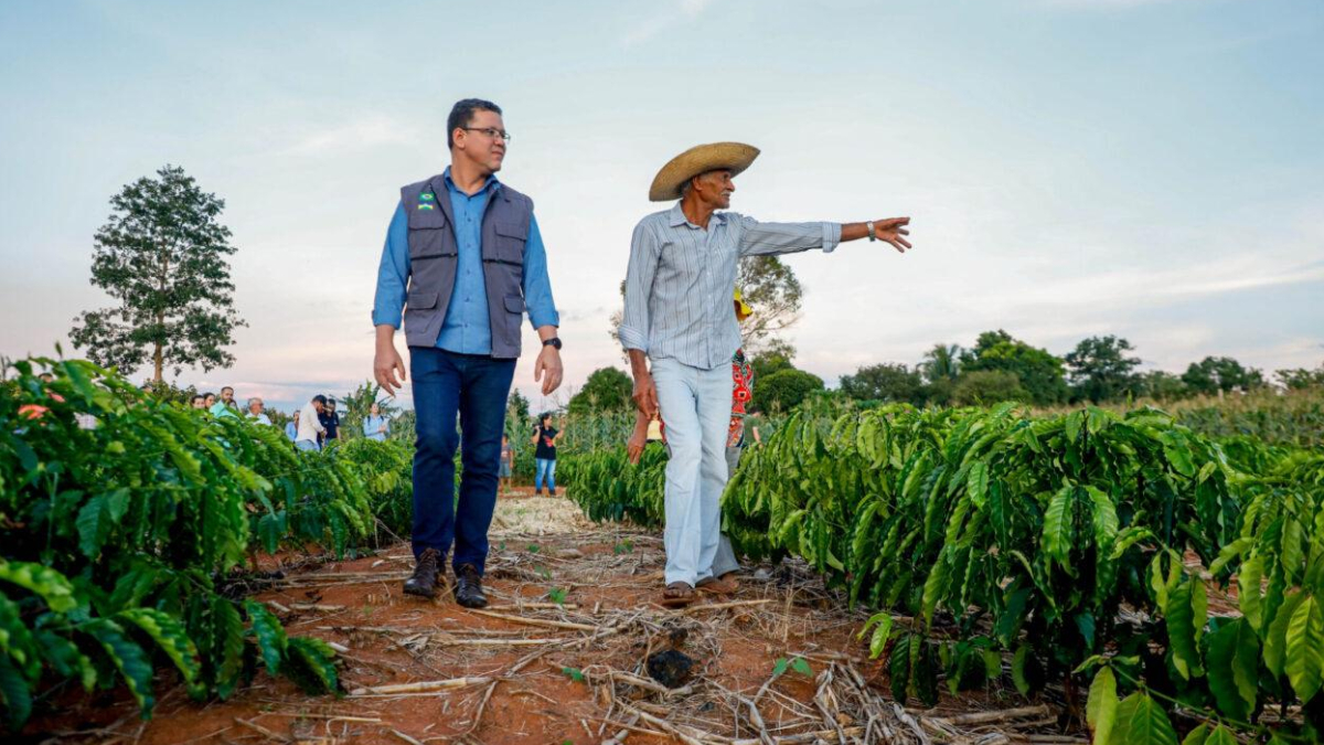 Governador Marcos Rocha entrega mais 250 títulos definitivos às famílias chacareiras de Porto Velho - News Rondônia