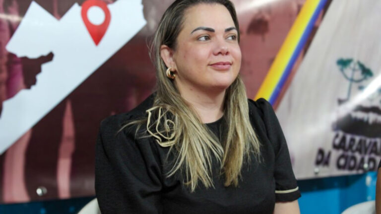 Cláudia de Jesus faz entrega de equipamentos agricolas em Alvorada do Oeste - News Rondônia