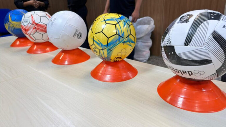 Governo de RO realiza doação de itens esportivos confeccionados pelo projeto Pintando a Liberdade