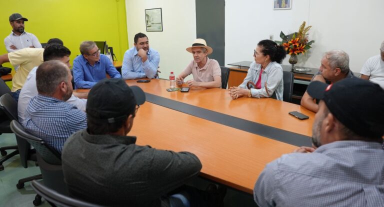 JAIME BAGATTOLI: Senador discute regularização fundiária com produtores do distrito de União Bandeirantes e o Incra