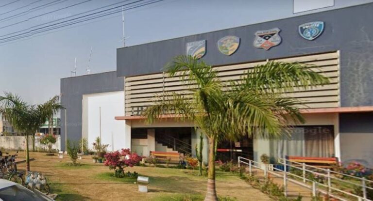 Casal em moto é preso pela Polícia Militar após abordagem, em Vilhena