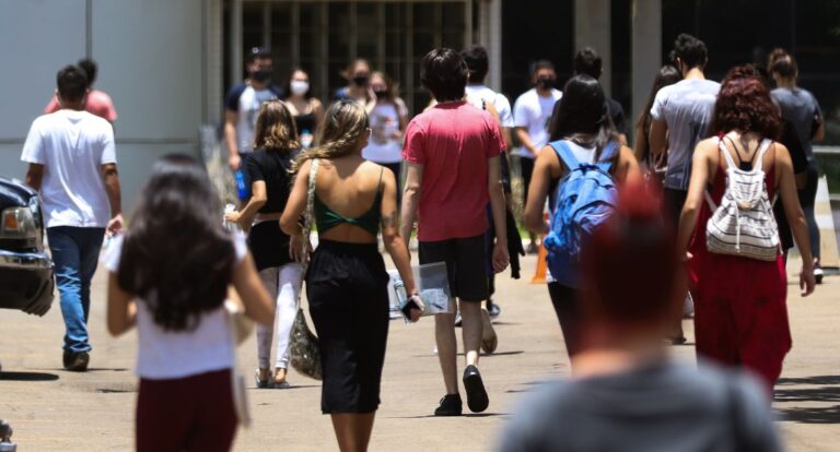 Fies: inscrições para vagas do segundo semestre terminam nesta terça