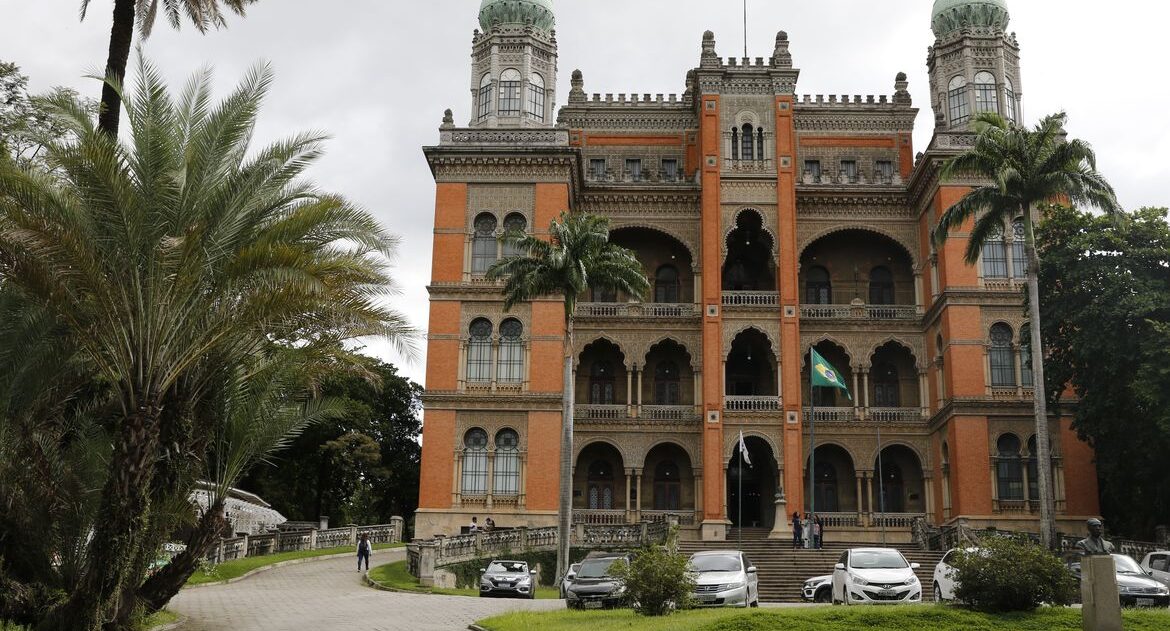 Servidores da Fiocruz fazem nova paralisação por reajuste salarial