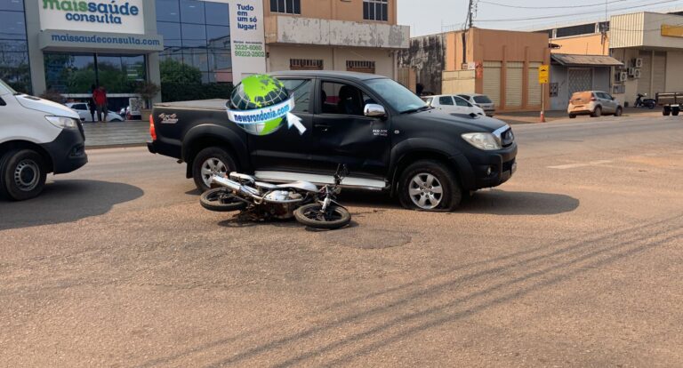 Caminhonete sai de estacionamento e derruba motociclista na Amazonas