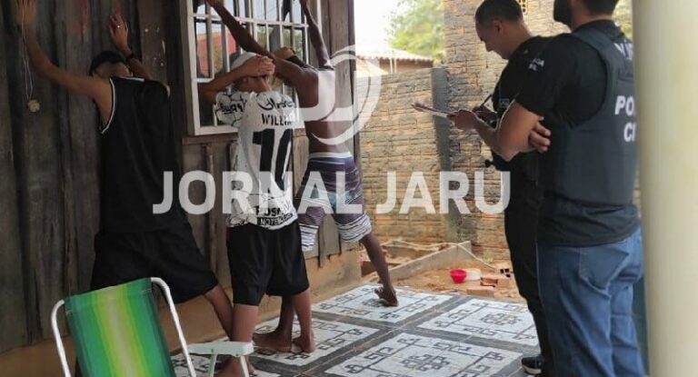 Polícia Civil faz buscas em residência de suspeito de assassinar jovem a tiros e balear irmã, em Jaru