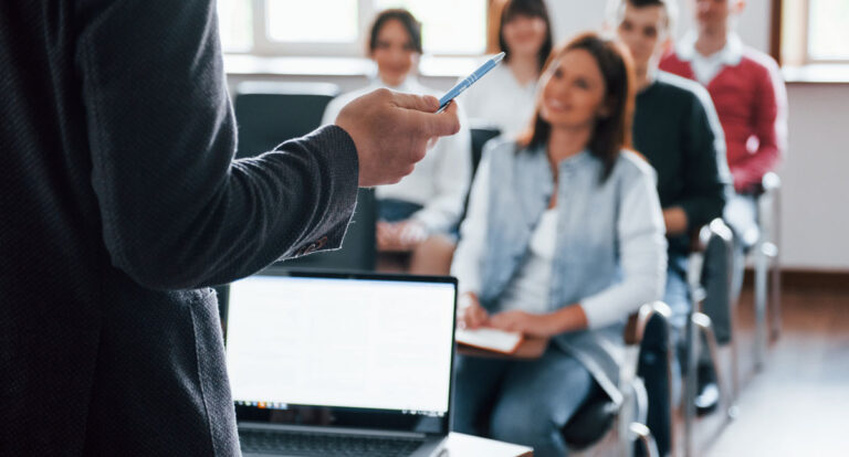 Zona Norte abre inscrições para Cursos de Formação Inicial em Recursos Humanos, Administração e Cuidadora de Idosos - News Rondônia