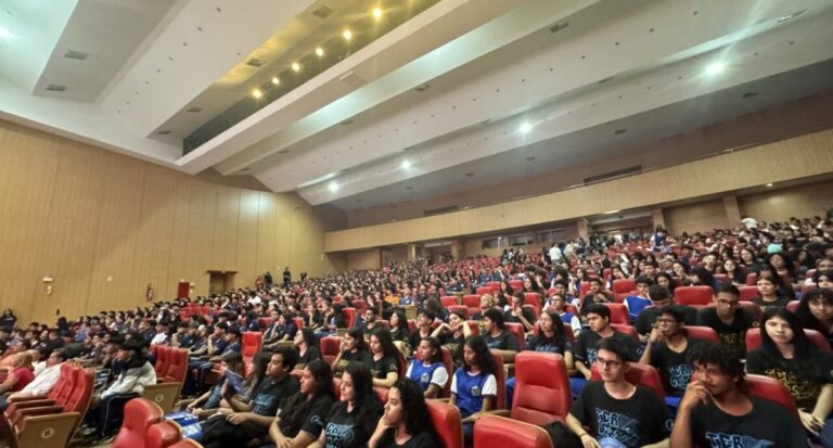 Aulão “Tô Ligado no Enem 2024” reúne mais de mil estudantes em Porto Velho - News Rondônia