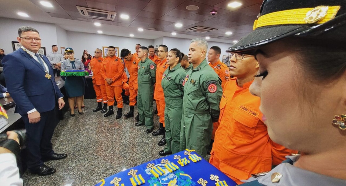 Médicos e militares que atuaram na força-tarefa no Rio Grande do Sul são homenageados pelo governo de RO