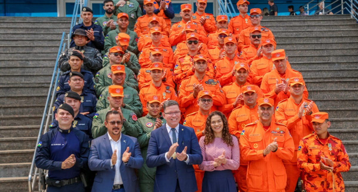 Médicos e militares que atuaram na força-tarefa no Rio Grande do Sul são homenageados pelo governo de RO