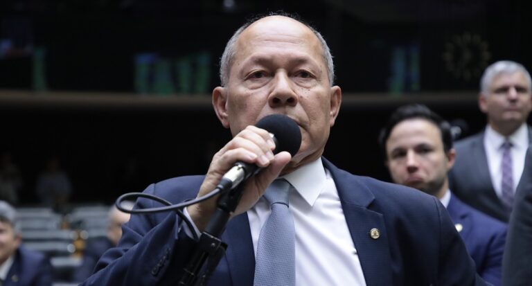 STF mantém suspensão de emendas impositivas; Lula critica modelo e deputado Chrisóstomo vice-líder do PL reage.