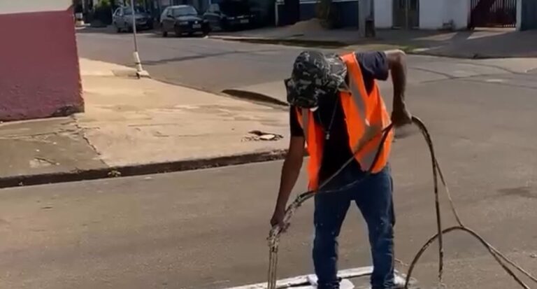Semtran realiza pintura de sinalização em cruzamento na zona sul a pedido do vereador Edimilson Dourado