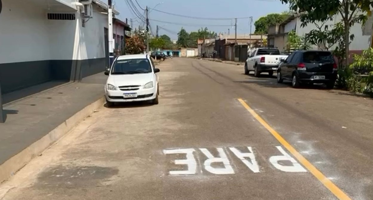 Semtran realiza pintura de sinalização em cruzamento na zona sul a pedido do vereador Edimilson Dourado - News Rondônia