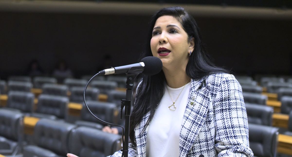 Deputada Cristiane Lopes cobra ao Ministério da Previdência Social o fim da greve do INSS e demais servidores para atender a população - News Rondônia