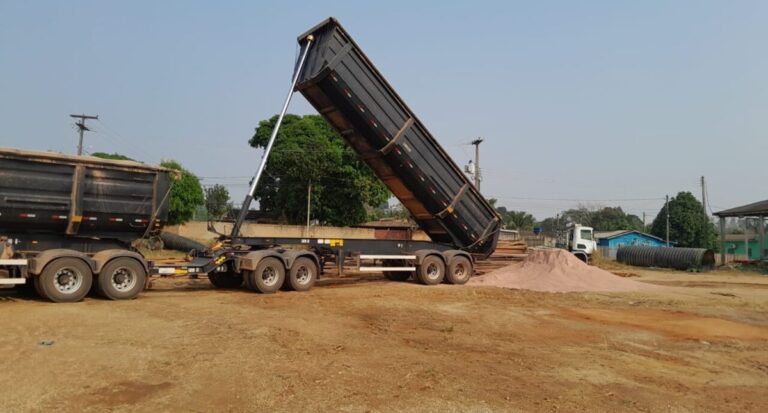 Governo de RO entrega 184 toneladas de calcário aos produtores do Vale do Paraíso