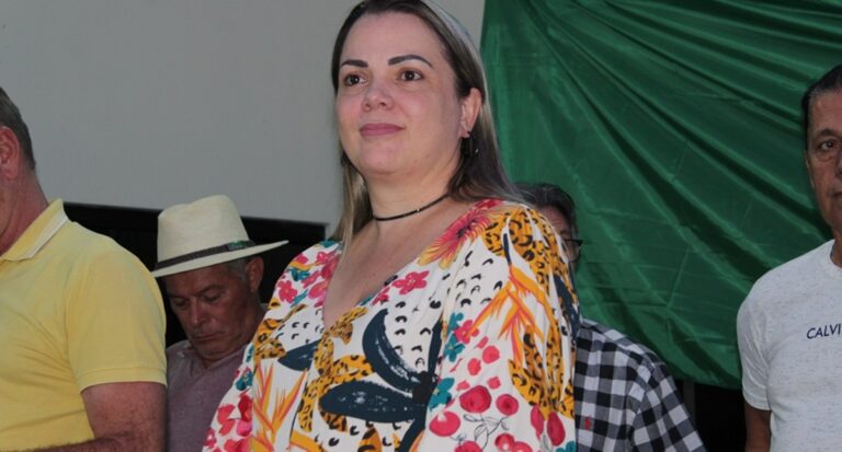 Cláudia de Jesus repassa emenda para o Lar do Idoso em Machadinho do Oeste