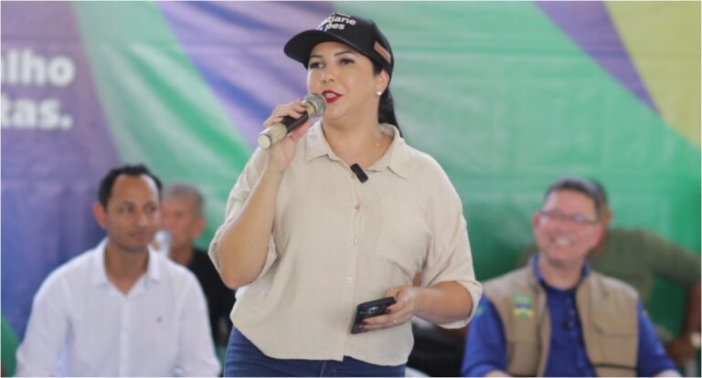 Deputada Federal Cristiane Lopes Participa da Entrega da Nova Praça no Distrito de São Carlos-RO