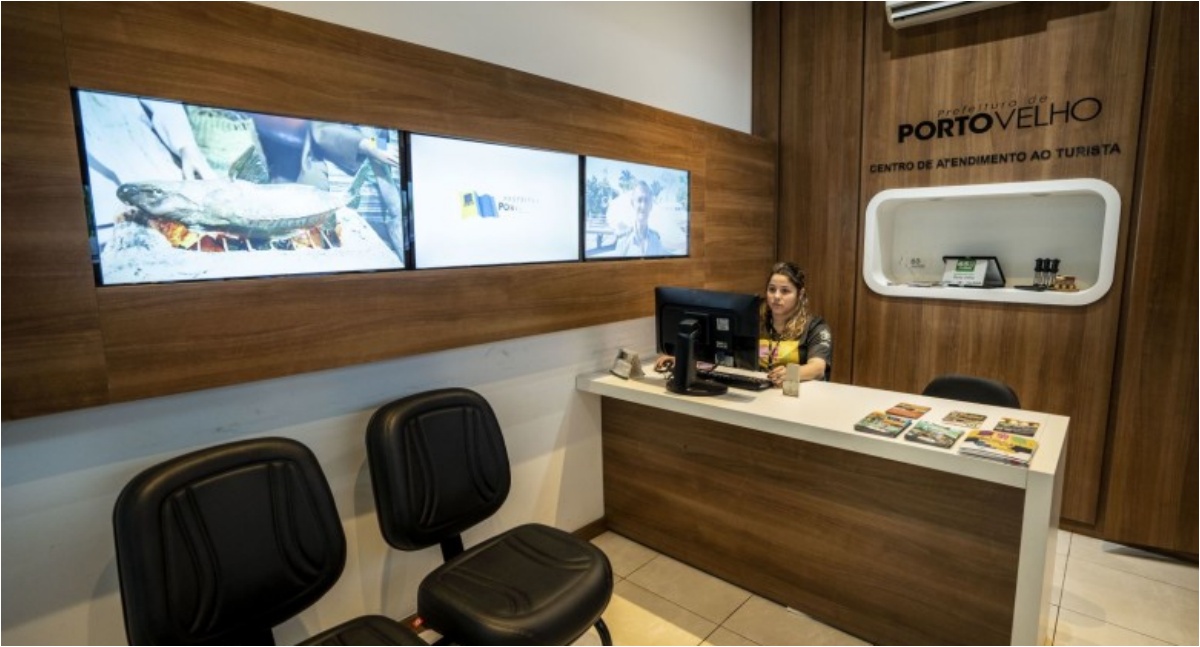 Centro de Atendimento ao Turista auxilia visitantes no aeroporto em Porto Velho