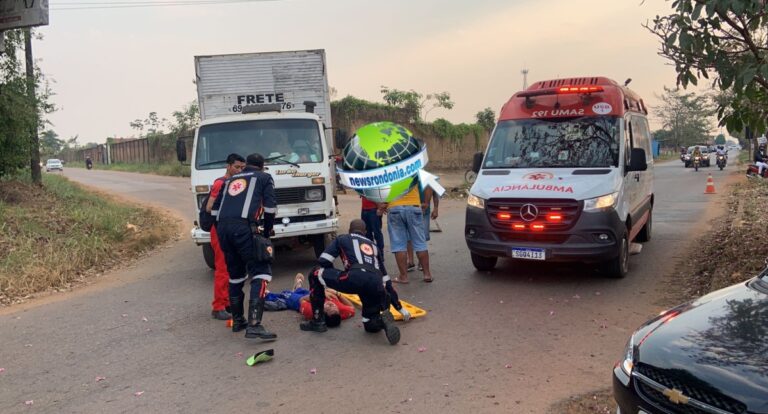 Ciclista é atropelado por caminhão de frete na zona leste