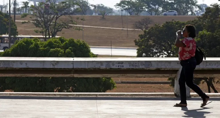 Inmet emite alerta laranja de seca em 12 estados e o DF