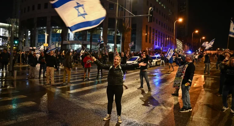 Israelenses fazem greve geral para exigir libertação de reféns