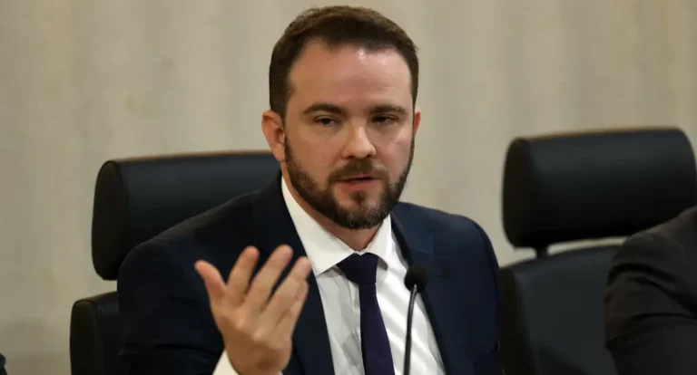 Orçamento de 2025 buscará R$ 166,2 bilhões extras para zerar déficit