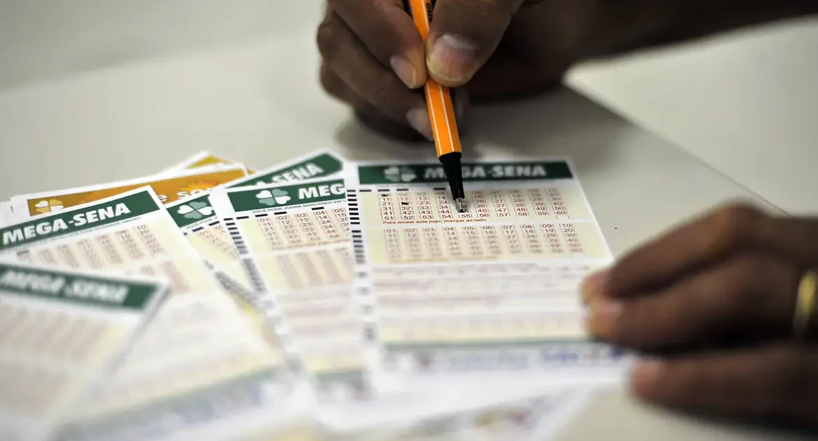 Sem ganhadores, Mega-Sena acumula e prêmio vai para R$ 14 milhões