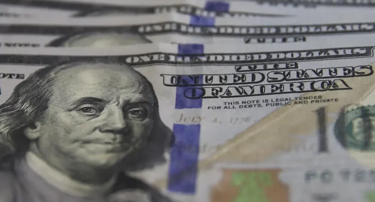 Dólar cai para R$ 5,46 após anúncios de estímulos na China