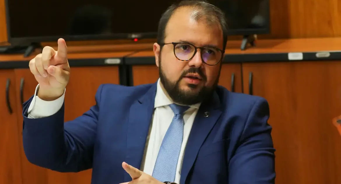 “Aposta é entretenimento, não meio de ganhar dinheiro”, diz secretário