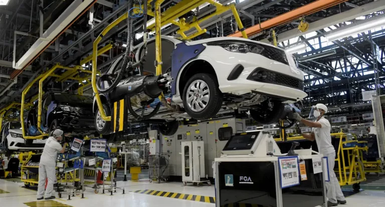 Produção industrial recua 1,4% em julho; crescimento no ano é de 3,2%