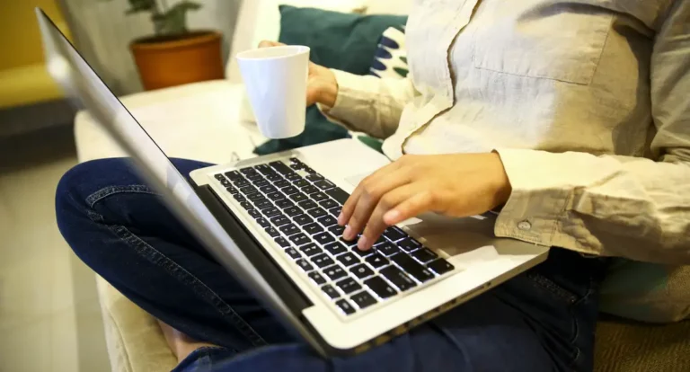 Comércio eletrônico movimentou R$ 196,1 bi em 2023