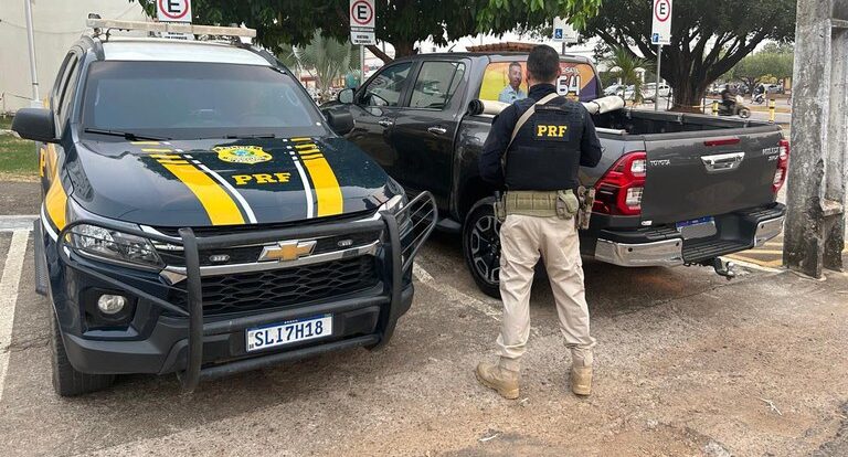 Em Alto Paraíso, PRF recupera veículo com registro de roubo/furto