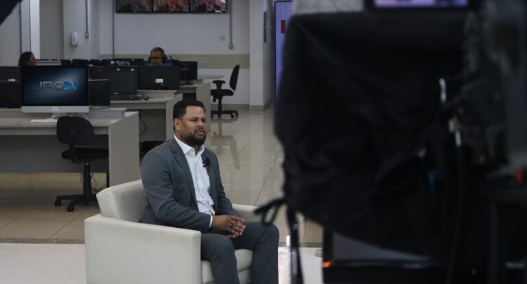 Samuel Costa quer pagamento do piso nacional do magistério e enfermagem na PMPV