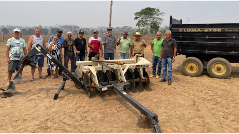Alan Queiroz entrega equipamentos agrícolas à Asprolages, em Machadinho do Oeste - News Rondônia