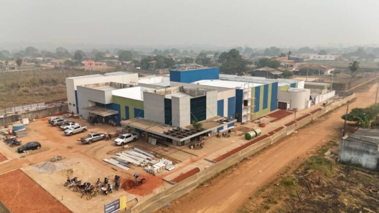 Dra. Taíssa acompanha obras do Hospital Regional de Guajará-Mirim, que atingem 77% de conclusão - News Rondônia
