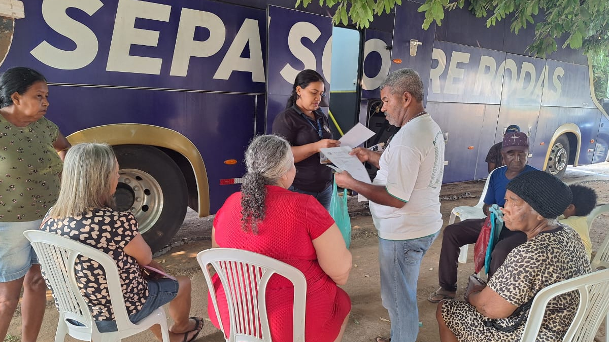 Moradores do Setor 6 em Cacaulândia recebem ação de regularização fundiária do governo de RO - News Rondônia