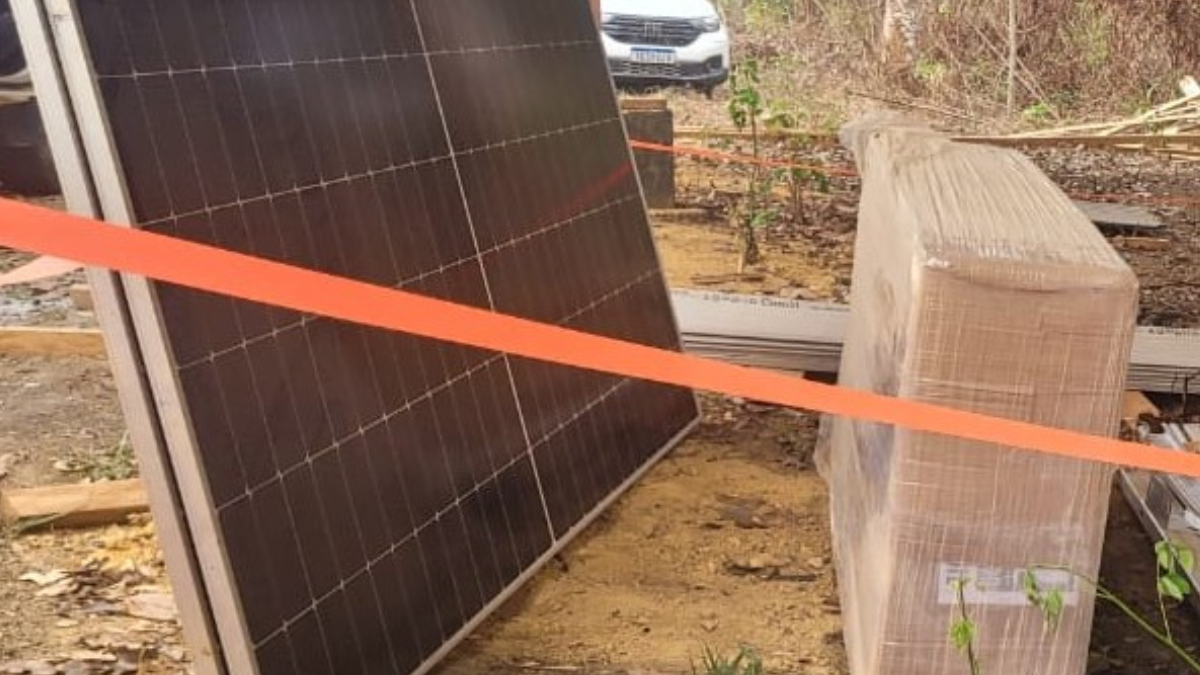 Placas de energia solar são entregues pelo governo de RO para atender Reservas Extrativistas