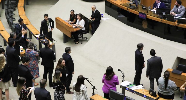 Câmara conclui votação da desoneração da folha de pagamento