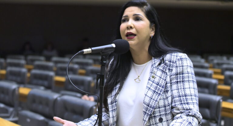 Cristiane Lopes Cobra do Governo Federal Ajuda aos Pescadores e Agricultores de Rondônia e Apoio no Combate as Queimadas