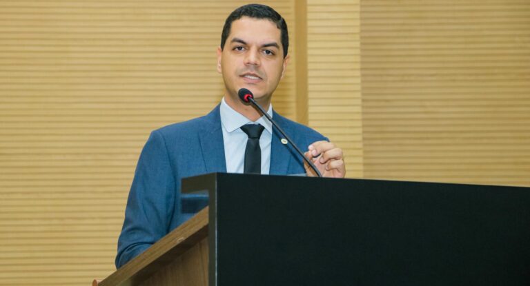 Deputado Cássio Gois cobra em tribuna a substituição de aparelho danificado que permite pousos no aeroporto de Cacoal em qualquer horário