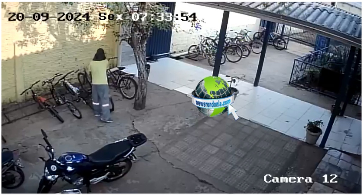Ladrão é filmado furtando bicicleta de aluna em escola na zona leste