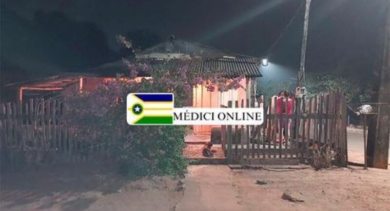 Mulher é morta a tiros em residência, em Presidente Médici