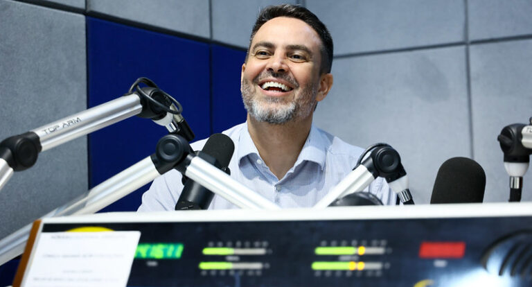 Durante entrevista em rádio, Léo Moraes fala sobre cidade mais sustentável e que vai cuidar do meio ambiente