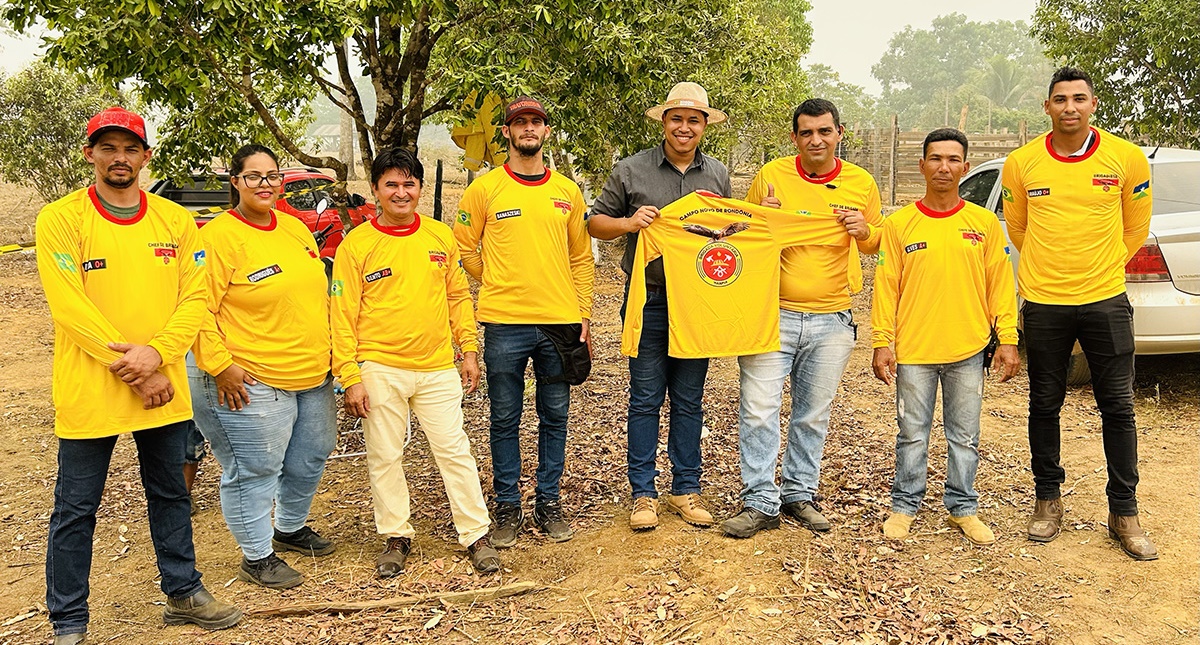 Pedro Fernandes entrega 20 fardamentos para Brigada Voluntária de Campo Novo de Rondônia