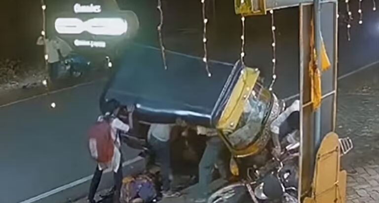 Garota levanta veículo que capotou sobre a mãe e salva a vida dela; vídeo impressionante - News Rondônia