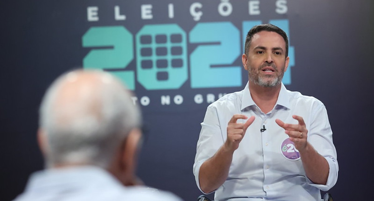 "Nós temos independência, onde decidimos caminhar ao lado da população", indica Léo em sabatina na SIC TV