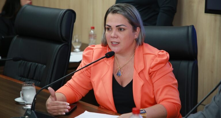 Cláudia de Jesus solicita celeridade para cirurgias de catarata no SUS